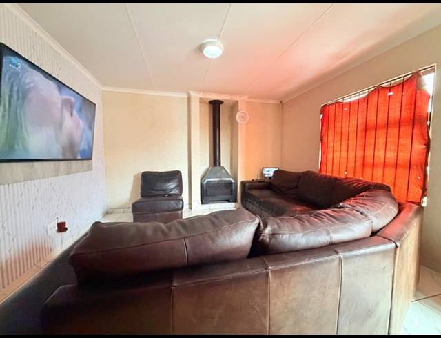 3 BEDROOM HOUSE FOR SALE IN VANDERBIJLPARK CE 3